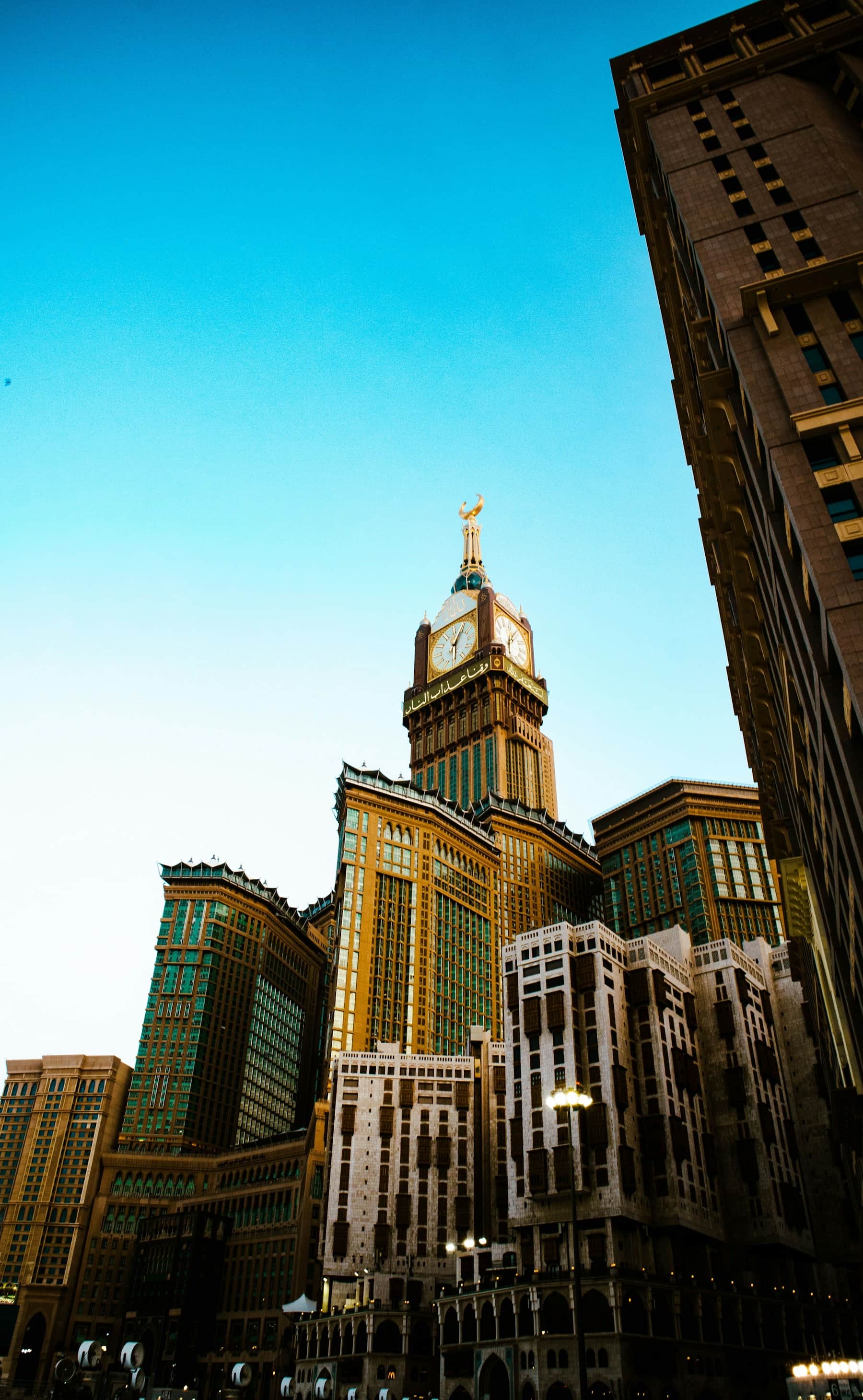 Vue de la mosquée sacrée à Makkah, décor spirituel pour une Omra sur mesure
